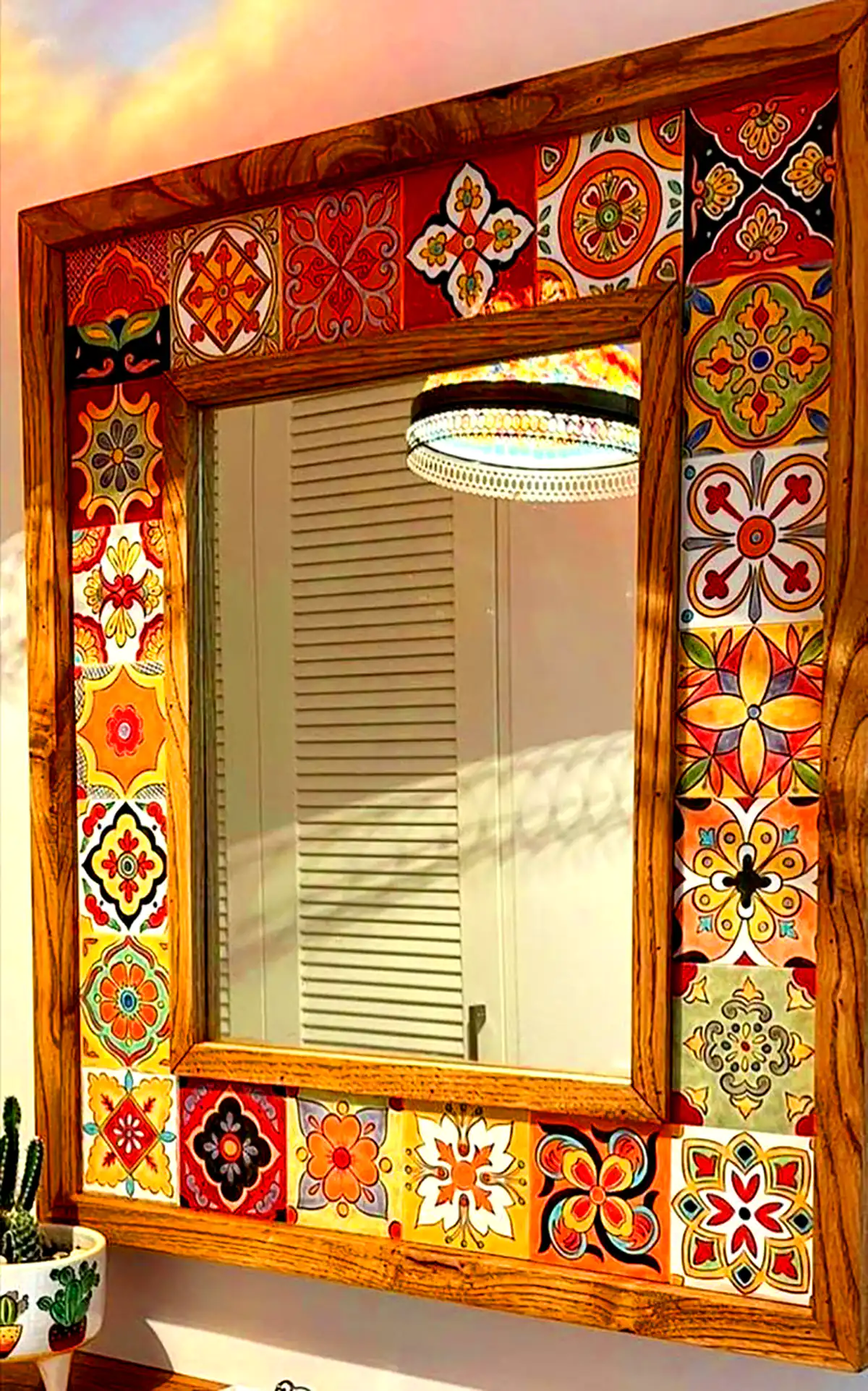 آینه کلاسیک با قاب سنتی