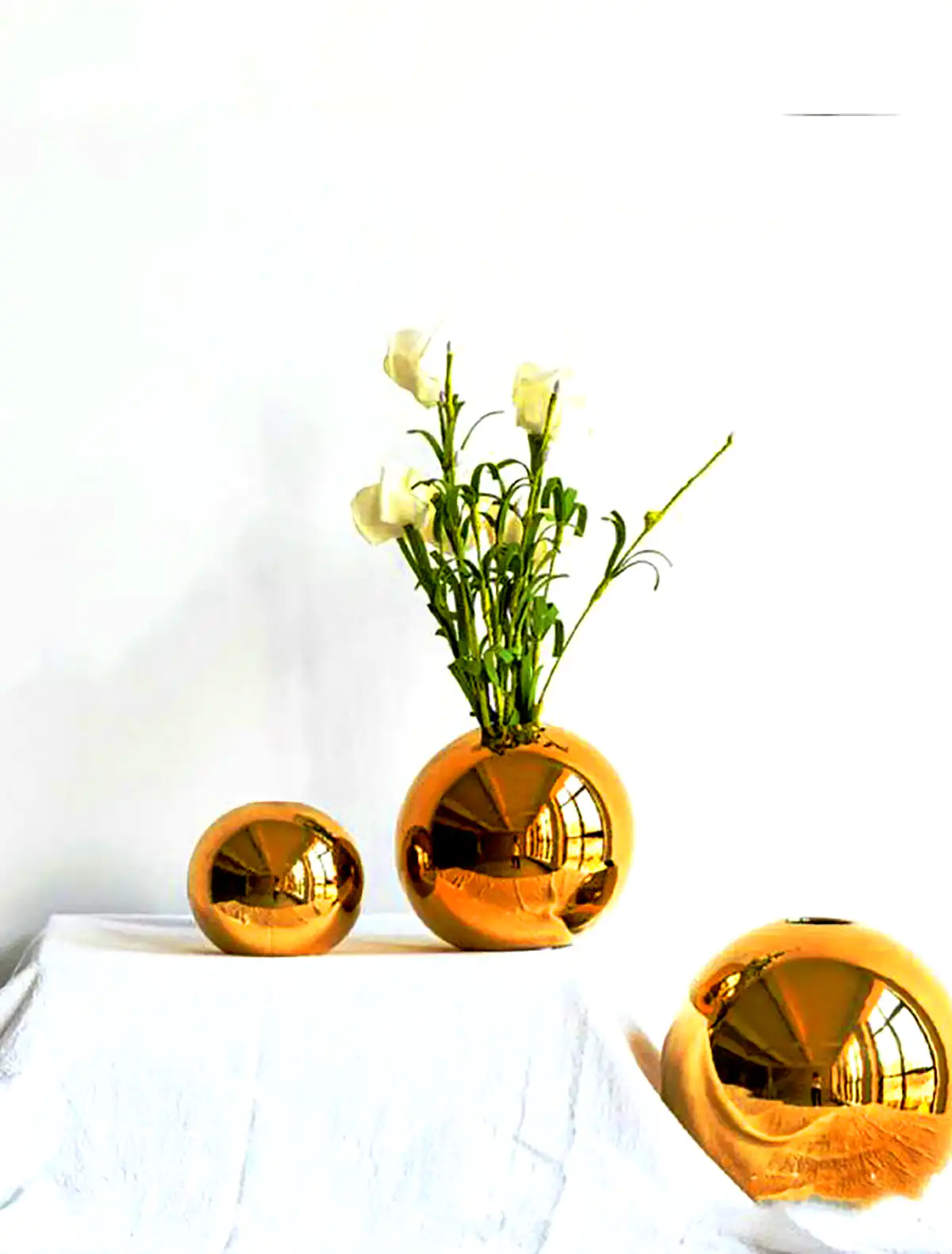 گلدون گرد طلایی