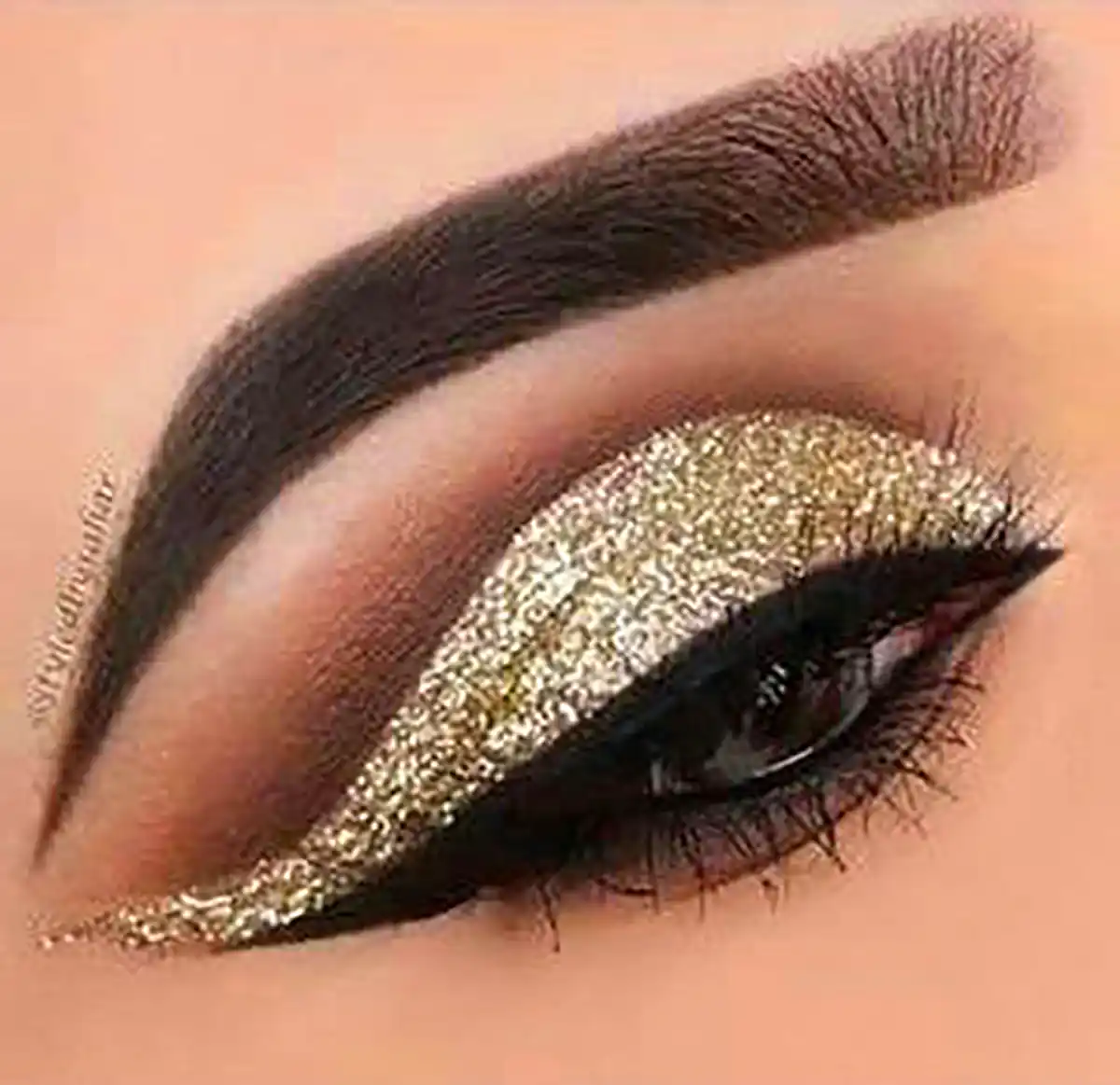 میکاپ چشم طلایی شاینی