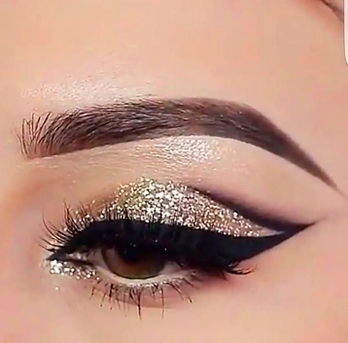 میکاپ چشم طلایی شاینی