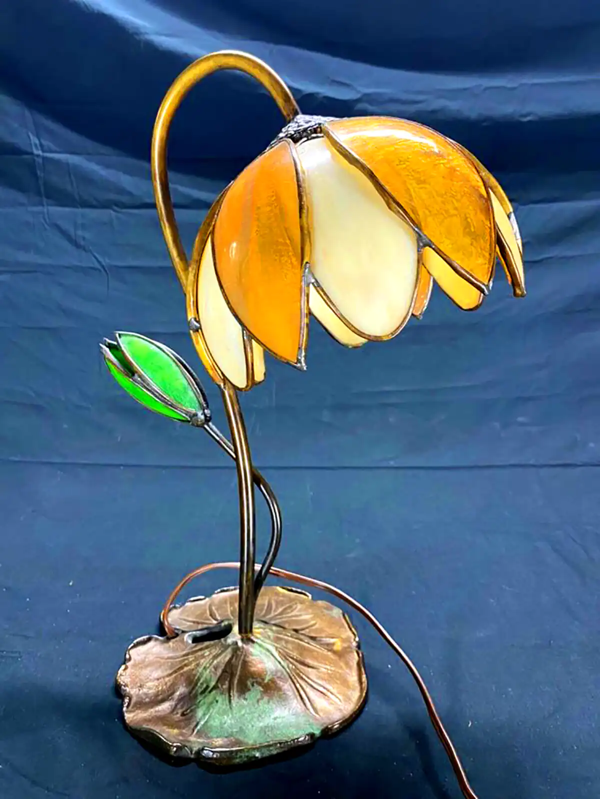چراغ رومیزی شیشه ای رنگی