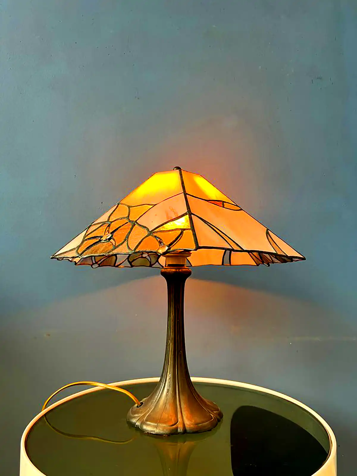 چراغ رومیزی شیشه ای رنگی