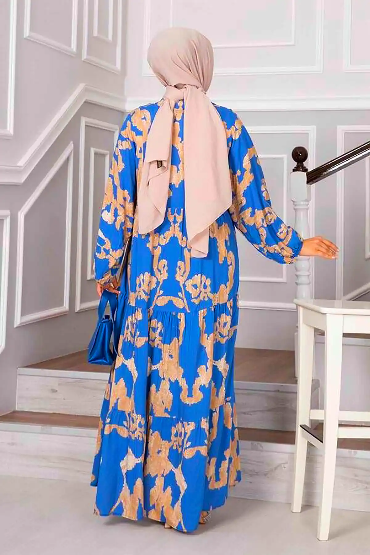 لباس زنانه با طرح گلگلی