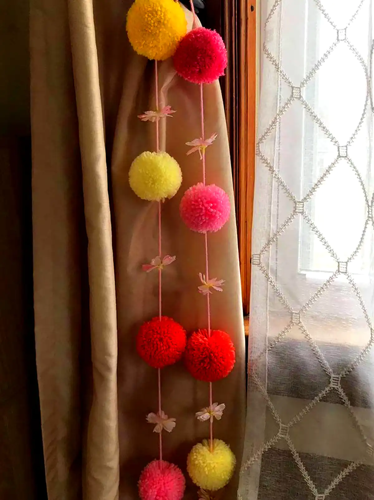 پرده پوم پوم خوشرنگ
