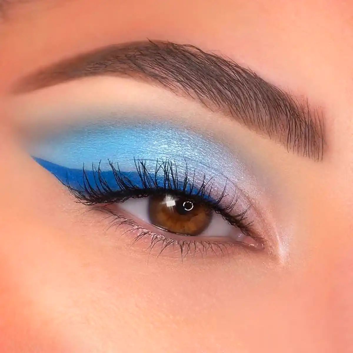 سایه چشم شیک آبی