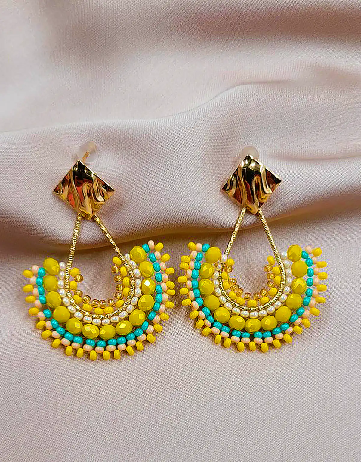 گوشواره رنگی و خلاقانه مهره‌ای 