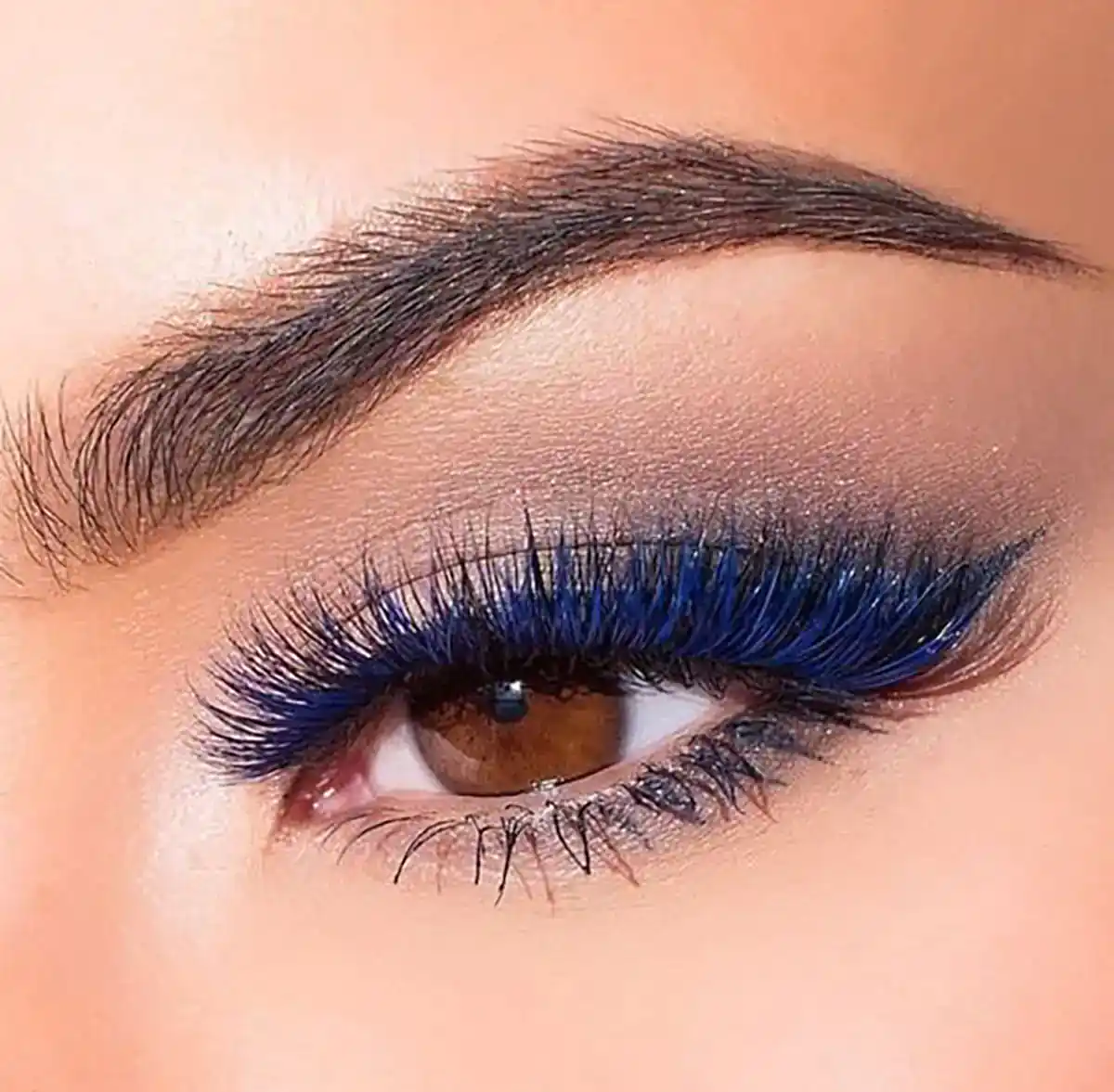 اکستنشن مژه رنگ آبی شیک