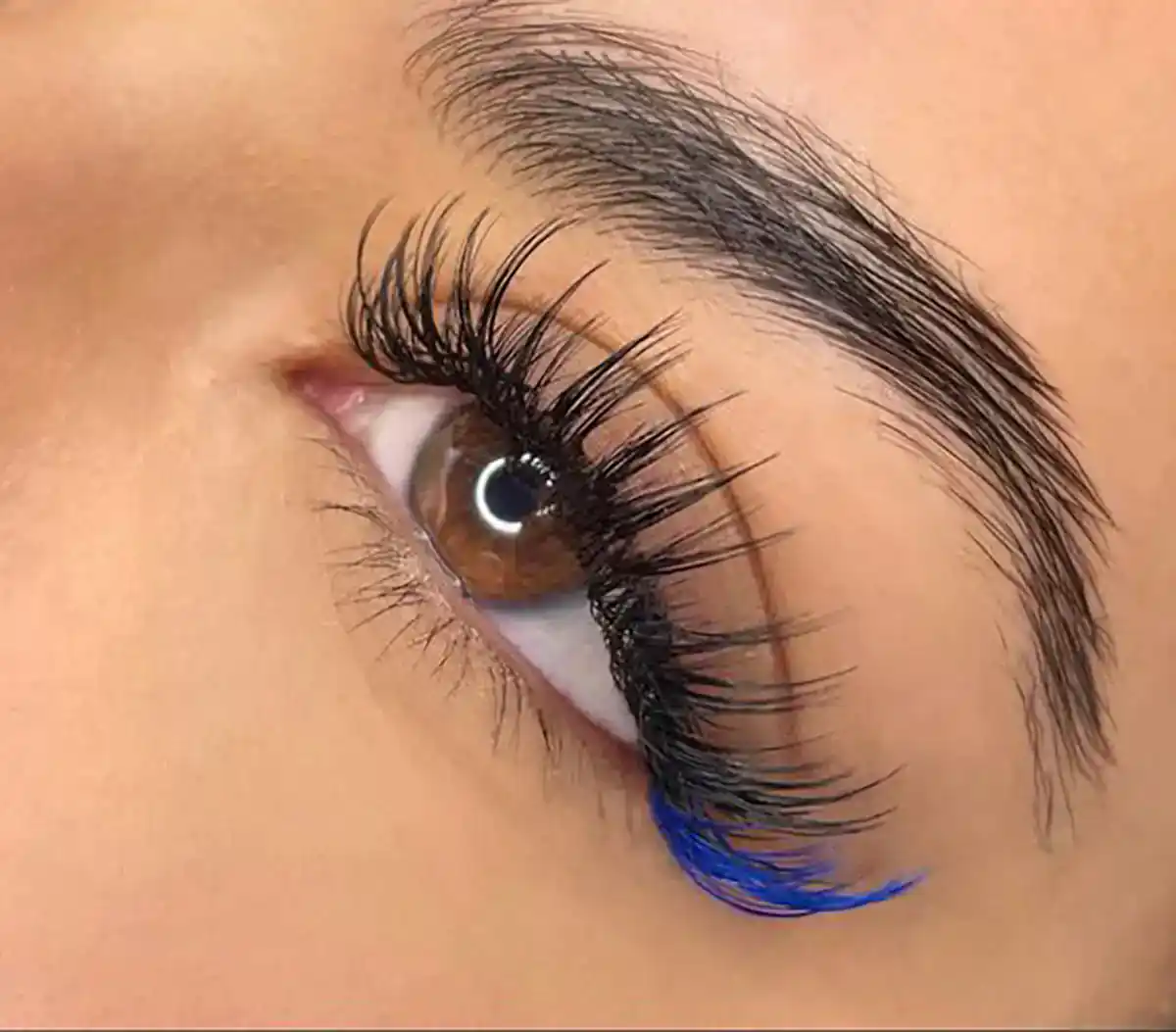 اکستنشن مژه رنگ آبی شیک