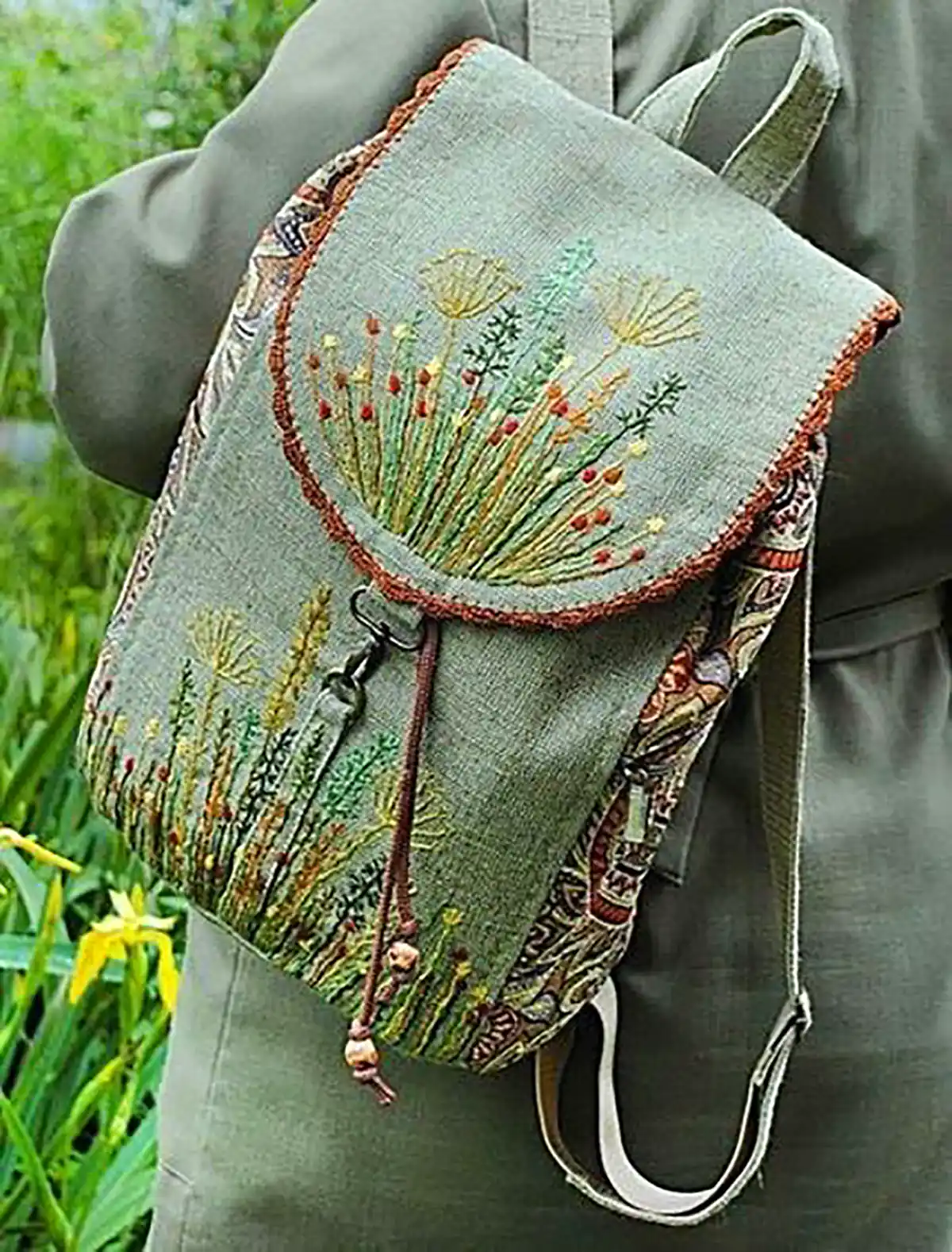 کوله پشتی کنفی گلدوزی شده