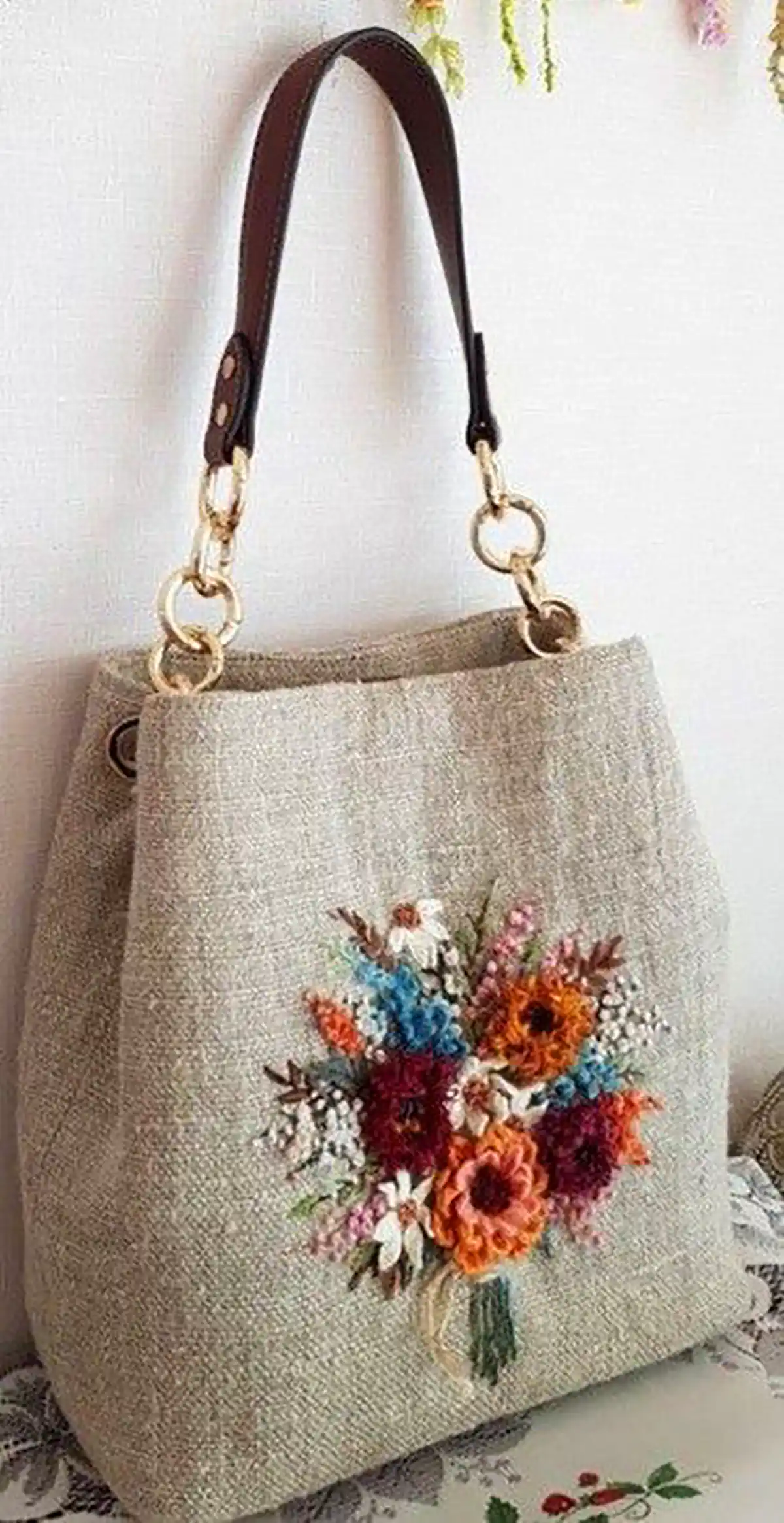 کیف دسته دار کنفی گلدوزی شده