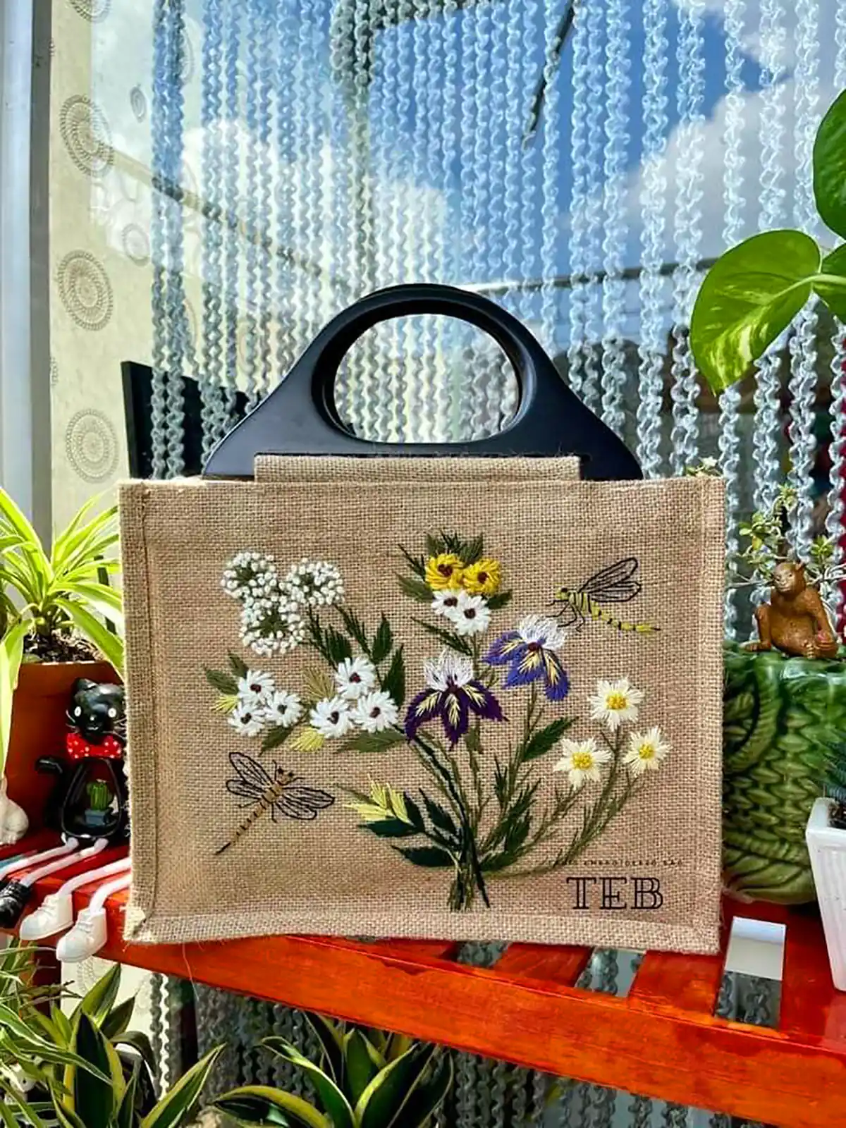 کیف دسته دار کنفی گلدوزی شده