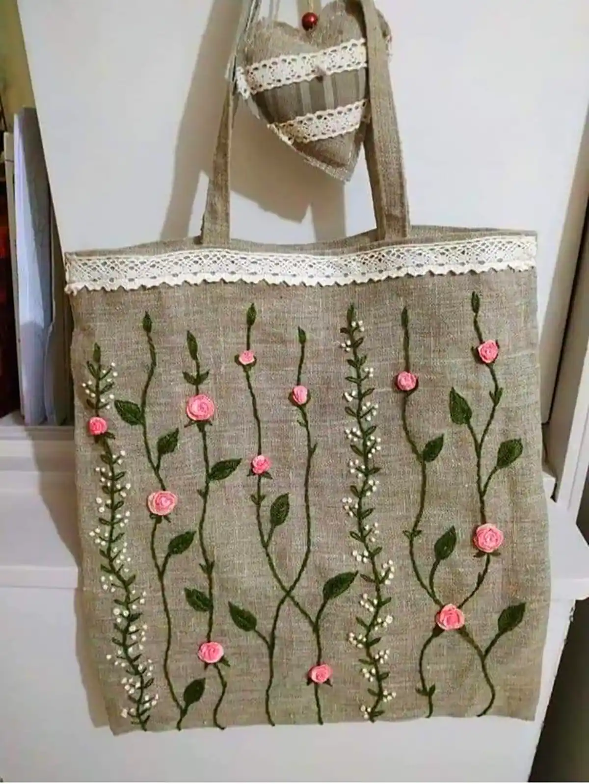 کیف دسته دار کنفی گلدوزی شده