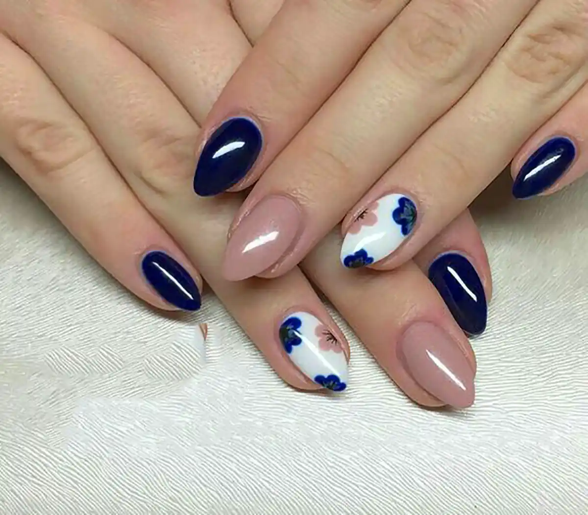 ژلیش ناخن گل دخترانه