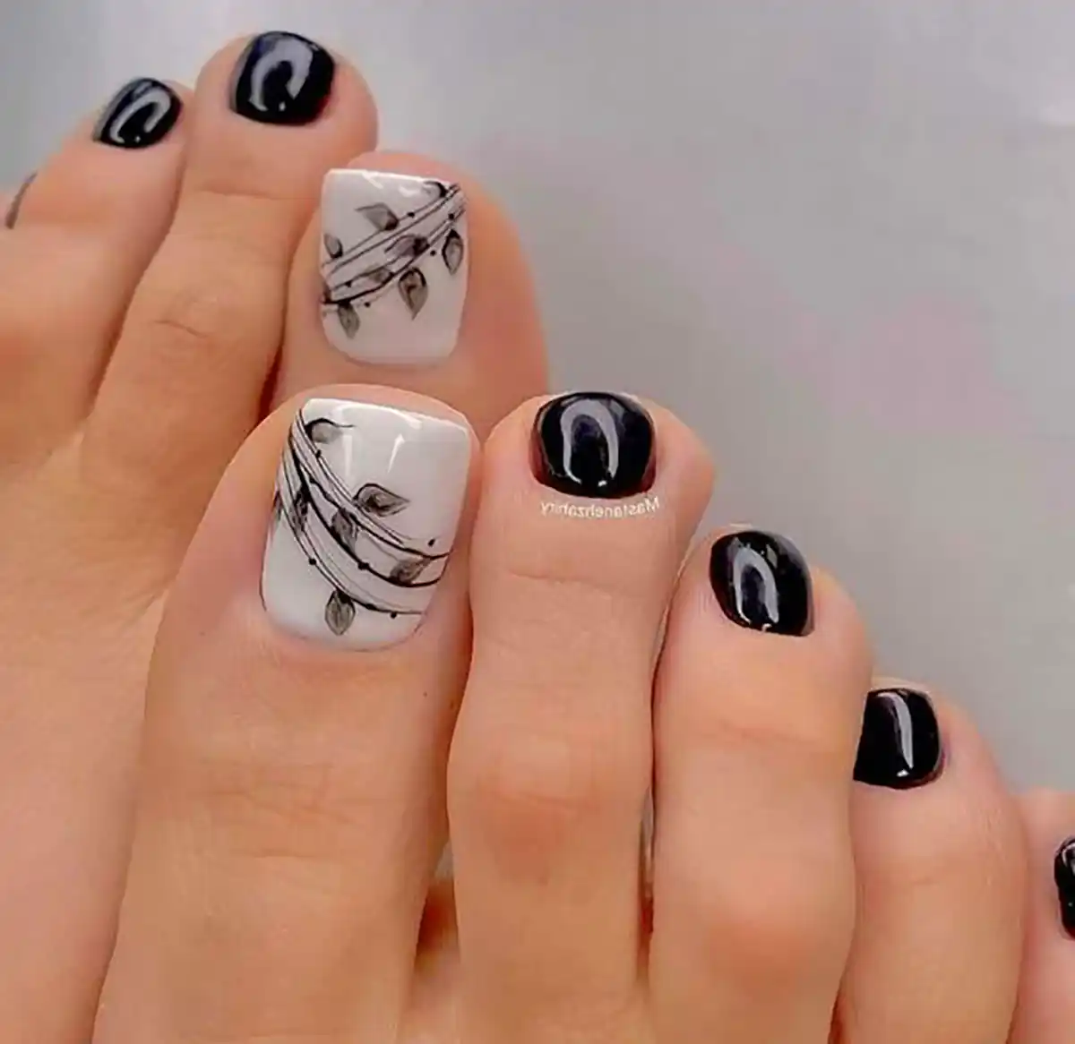 ژلیش ناخن خاص پا