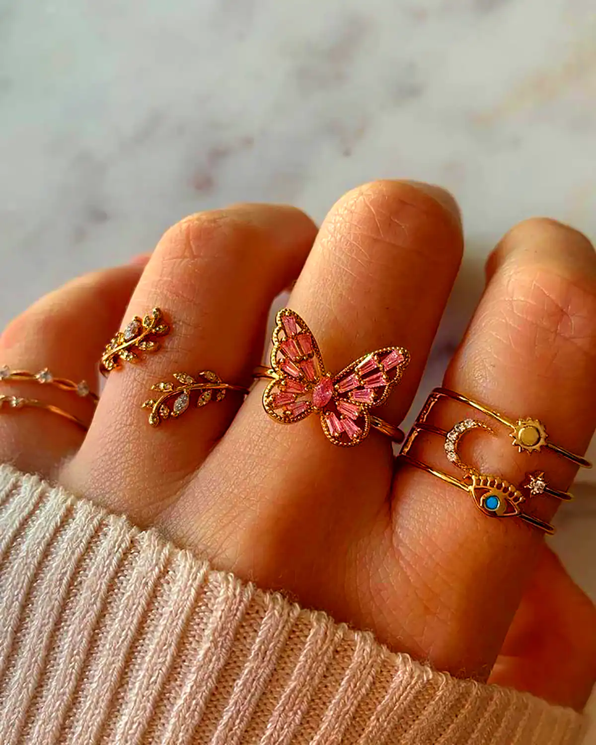 انگشتر نگین‌دار پروانه‌ای