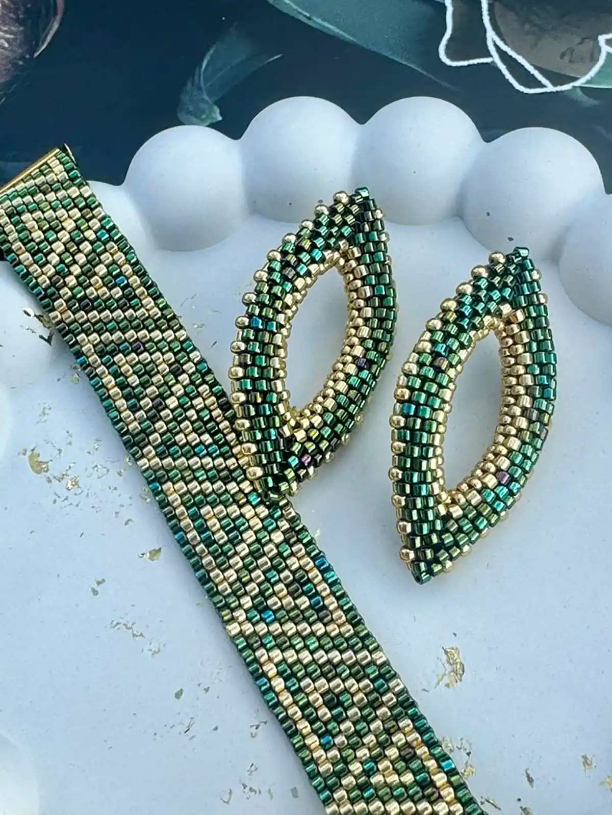 دستبند منجوق‌دوزی