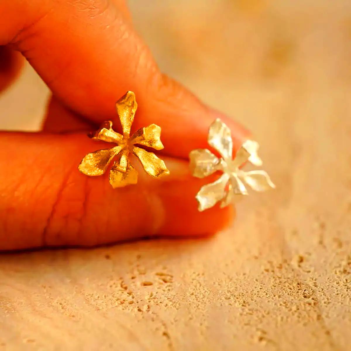 گوشواره طلا مدرن و مینیمال