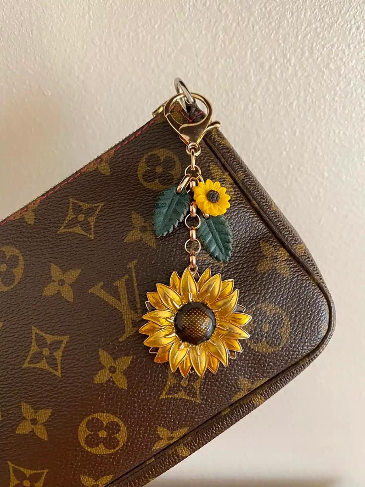 اکسسوری طرح گل آفتابگردون
