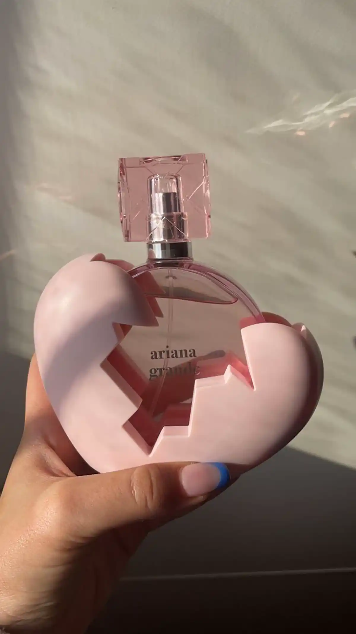 عطر زنانه فانتزی و دلنشین