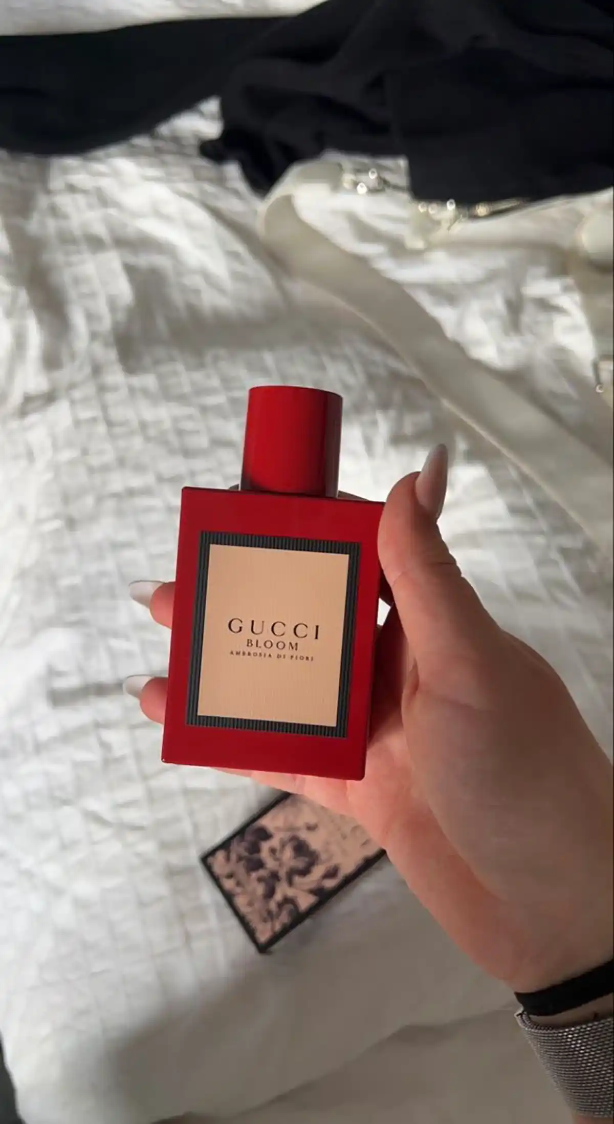 عطر زنانه فانتزی و دلنشین
