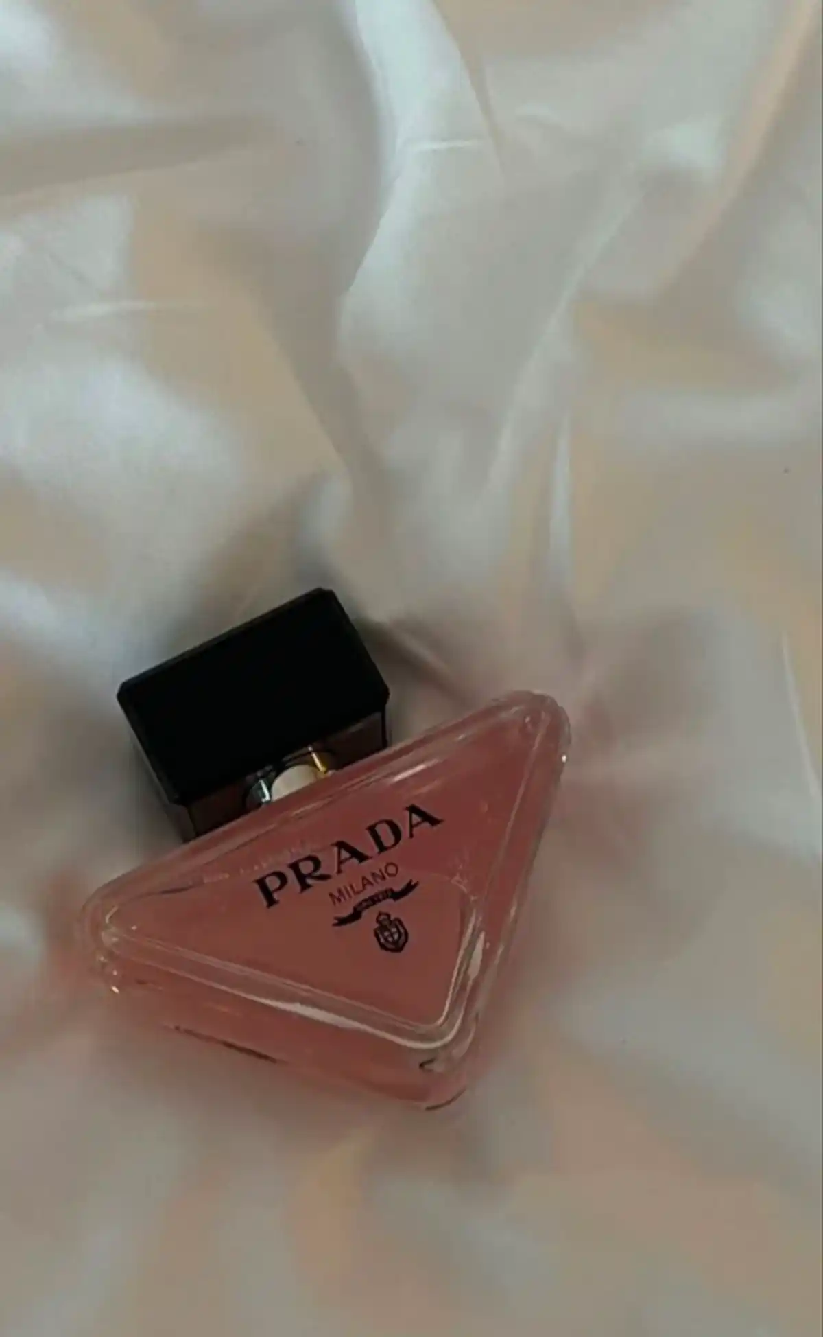 عطر زنانه فانتزی و دلنشین