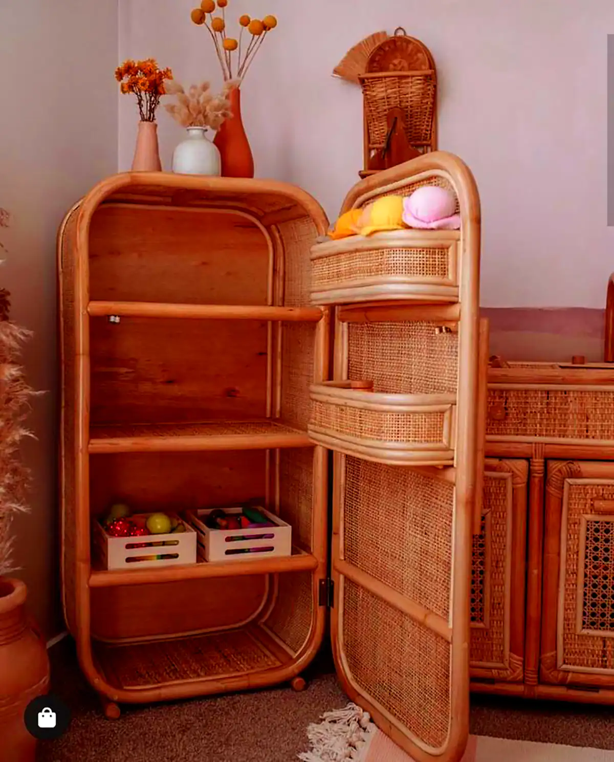 شلف چوبی کنج دیوار