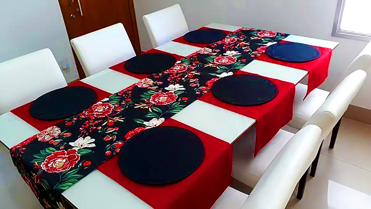 چیدمان میز با دستمال سفره
