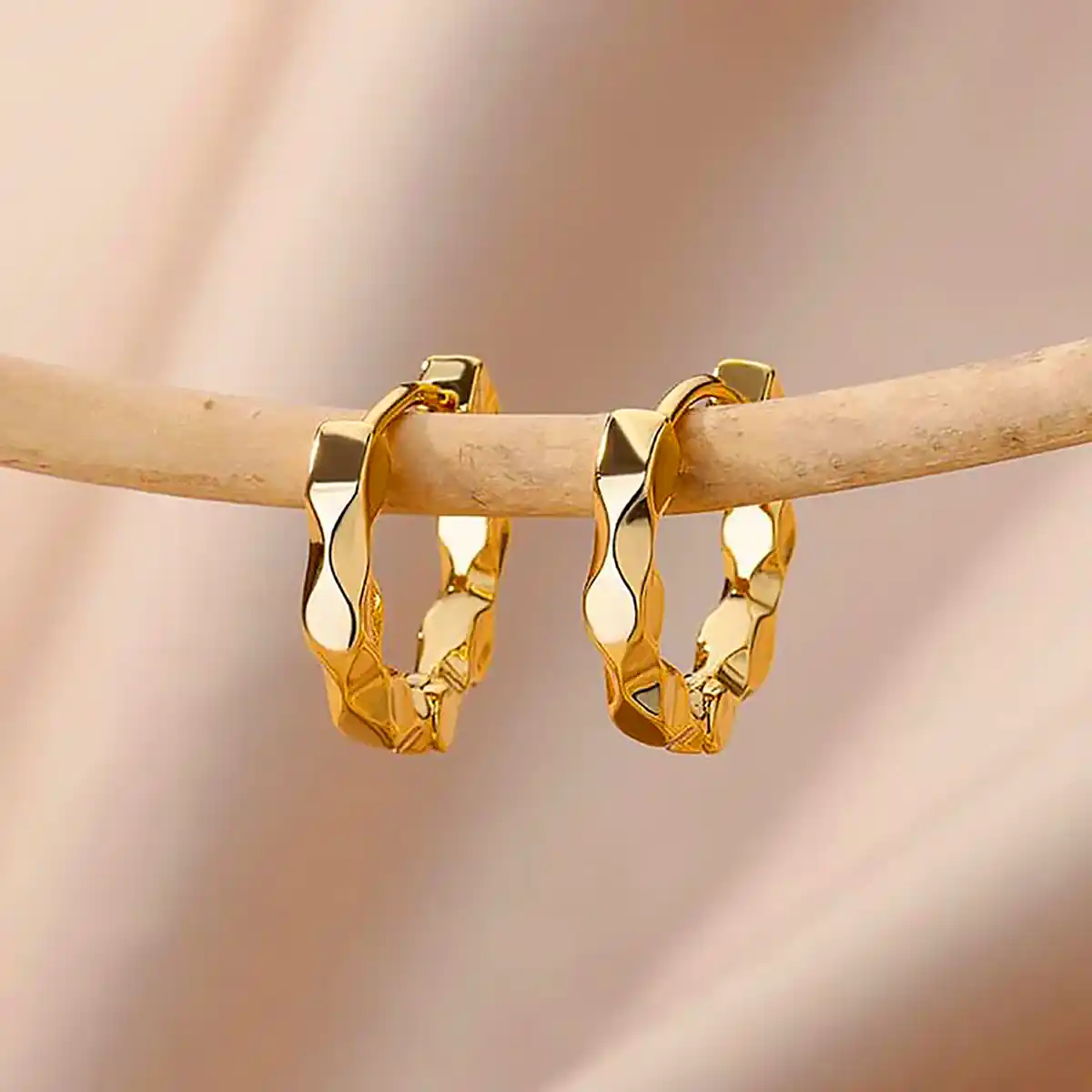 گوشواره حلقه‌ای مدل‌دار 