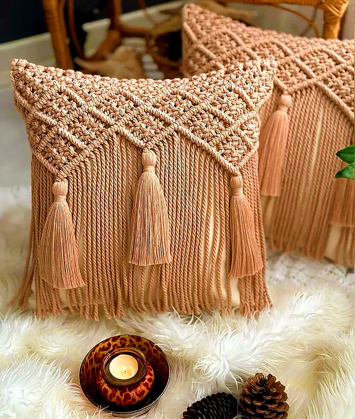 کوسن مکرومه سنتی و جذاب (جدیدترین مدل های ترند امسال ۱۴۰۴ - ۲۰۲۵) کوسن مکرومه سنتی و جذاب