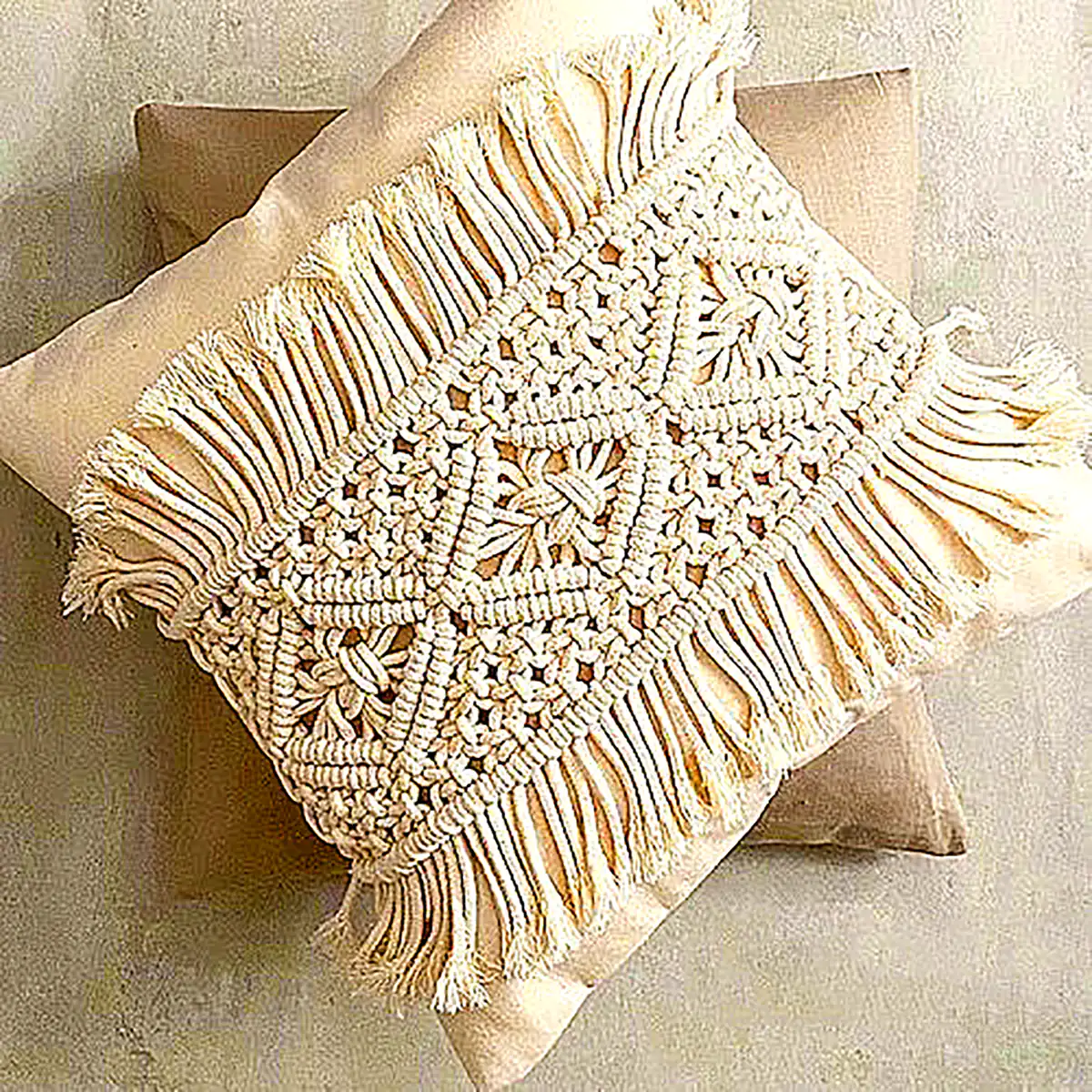 کوسن مکرومه سنتی و جذاب (جدیدترین مدل های ترند امسال ۱۴۰۴ - ۲۰۲۵) کوسن مکرومه سنتی و جذاب