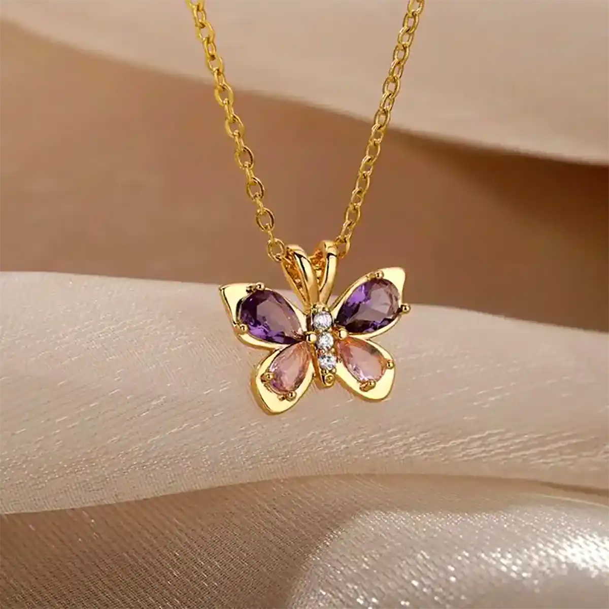 گردنبند پروانه ای زیبا و خاص