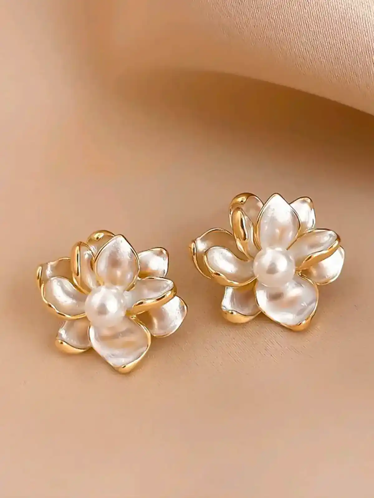 گوشواره میخی مرواریدی
