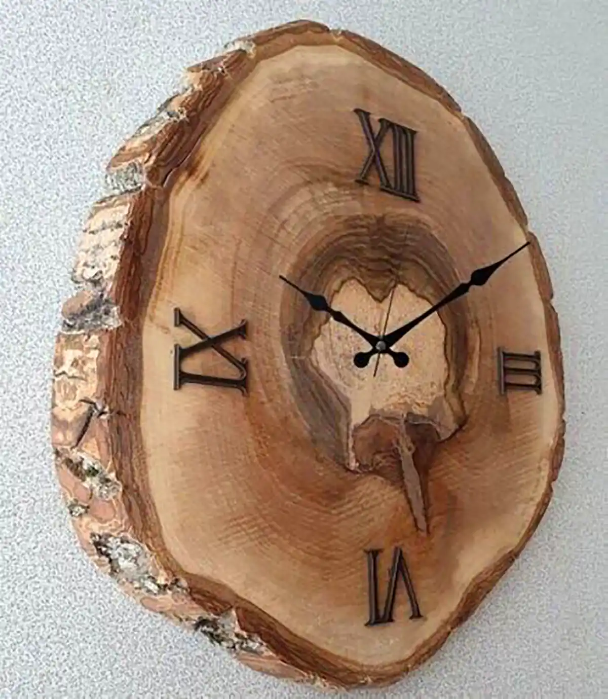ساعت تنه درخت خاص