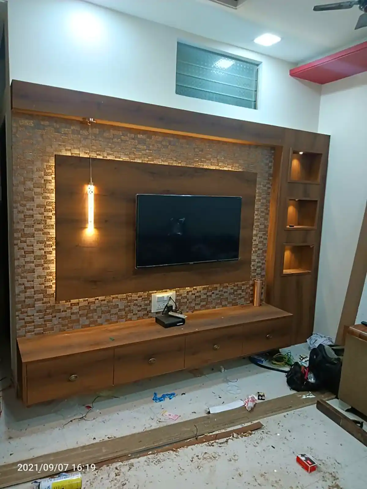 دیوار تلویزیون چوبی روستیک
