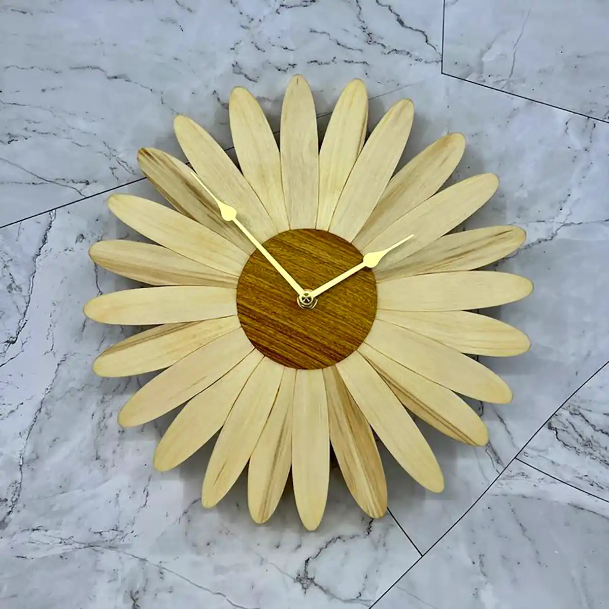 ساعت دیواری چوبی خورشیدی