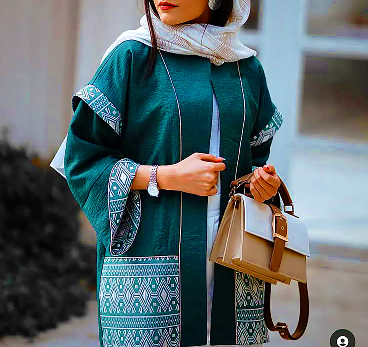 مانتو رنگی بلند کتان (جدیدترین مدل های ترند امسال ۱۴۰۴ - ۲۰۲۵) مانتو رنگی بلند کتان