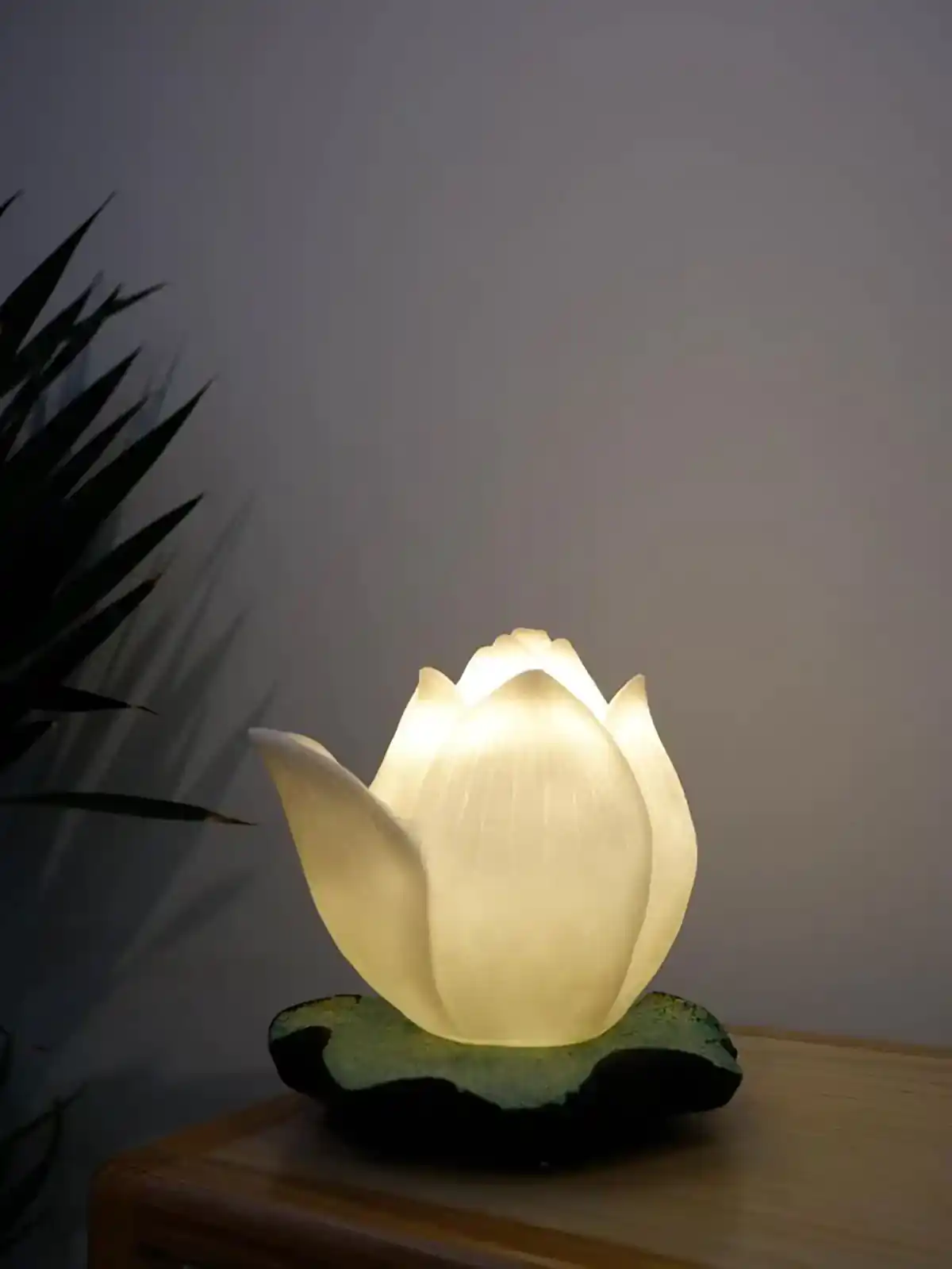 چراغ خواب رومیزی طرح گل