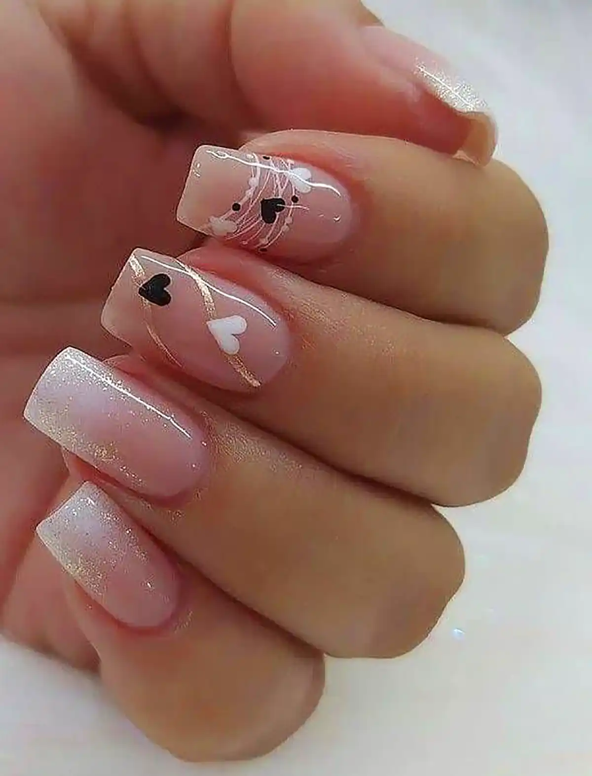 مدل خاص و زیبای ژلیش ناخن