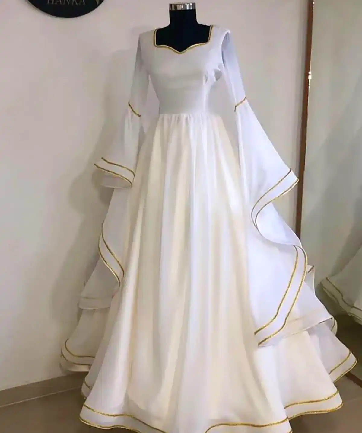لباس عروس پوشیده ساده و رنگی