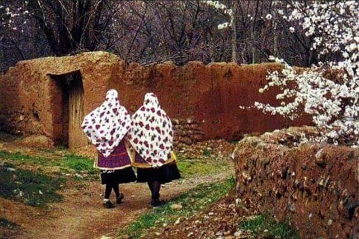 لباس محلی کدام قوم ایران چشمگیرتر و زیباتره ؟!