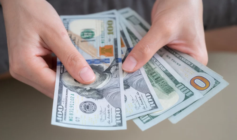 تتر بخریم یا دلار؟ 
