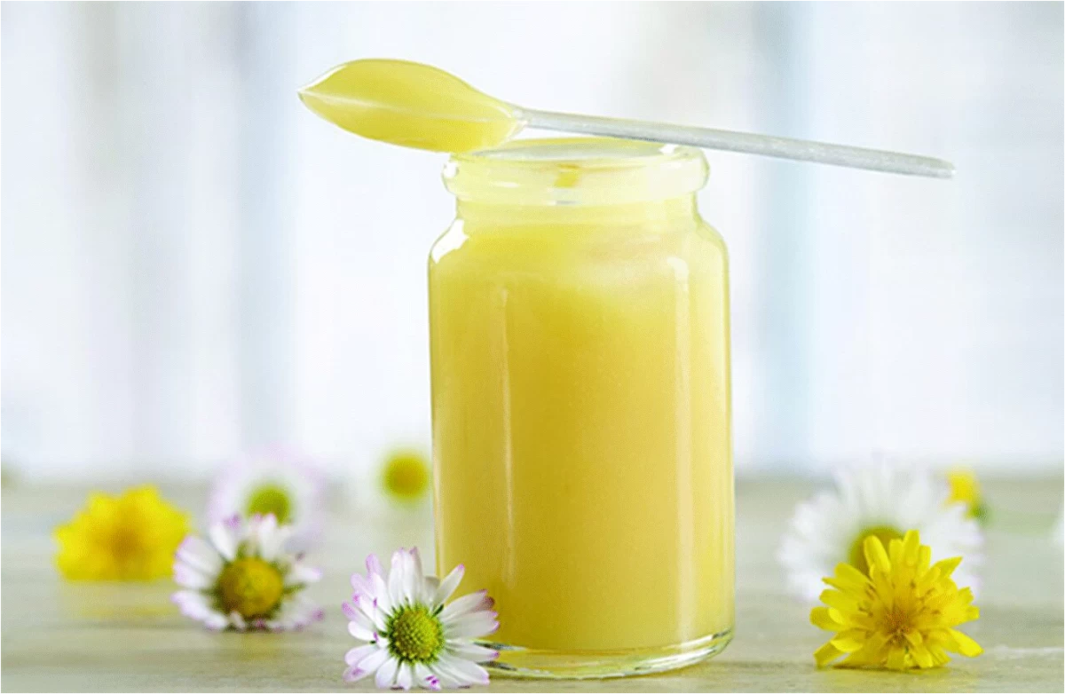 طعم و مزه ژل رویال چگونه است ؟ طعم و مزه ژل رویال چگونه است ؟