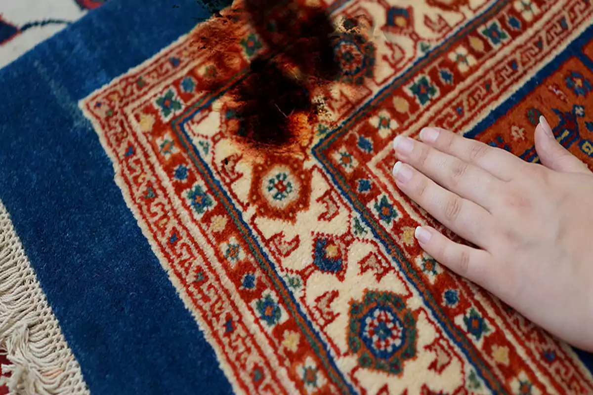 ترمیم فرش سوخته با زغال چگونه انجام می شود؟ آموزش قدم به قدم
