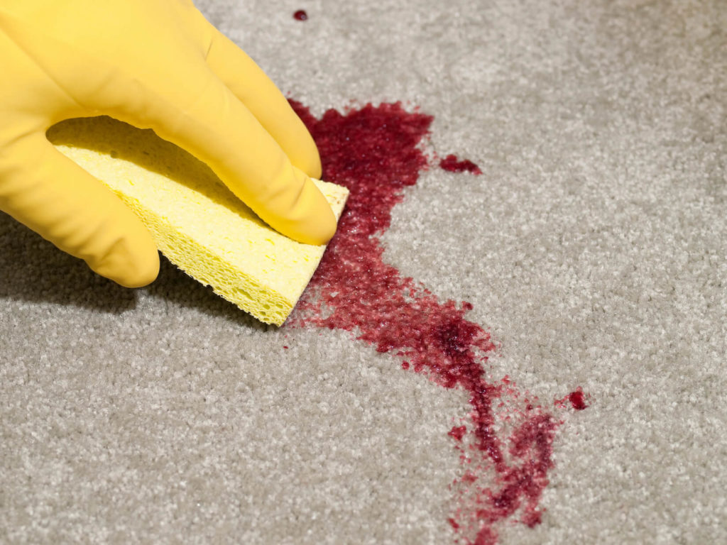 چگونه لکه انار را از روی فرش یا مبل پاک کنیم؟