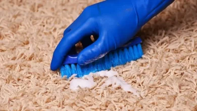 نحوه پاک کردن لکه چسب خشک شده از روی فرش و موکت