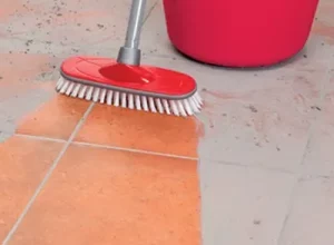 6 روش آسان برای پاک کردن سیمان خشک شده (2 ترفند عالی)
