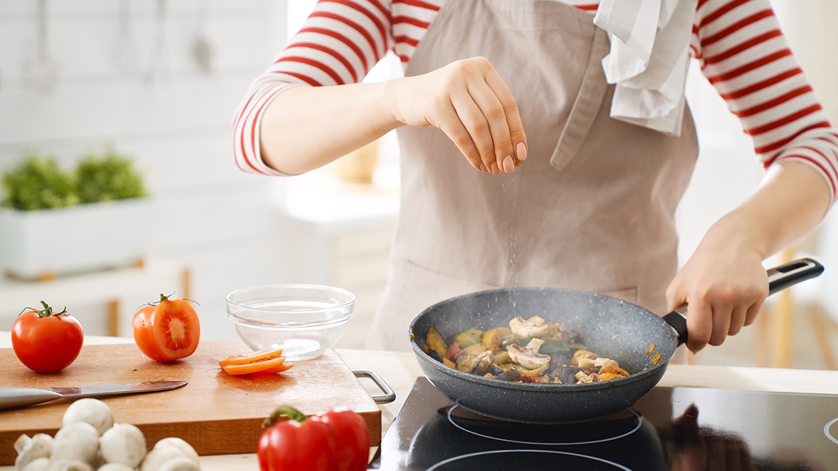 تعبیر خواب آشپزی 🍳 (کامل و رایگان | از نظر معبران و موضوعات مختلف)