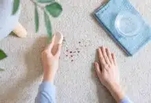 بهترین روش های پاک کردن لکه خون روی فرش