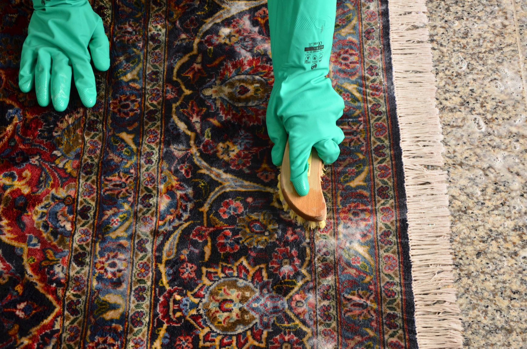 نحوه شستن ریشه فرش دستباف و ماشینی در خانه نحوه شستن ریشه فرش دستباف و ماشینی در خانه