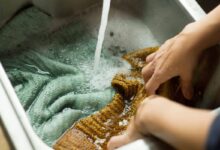 بهترین روش برای شست‌‌ و‌ شوی مانتو مجلسی (2 ترفند عالی)